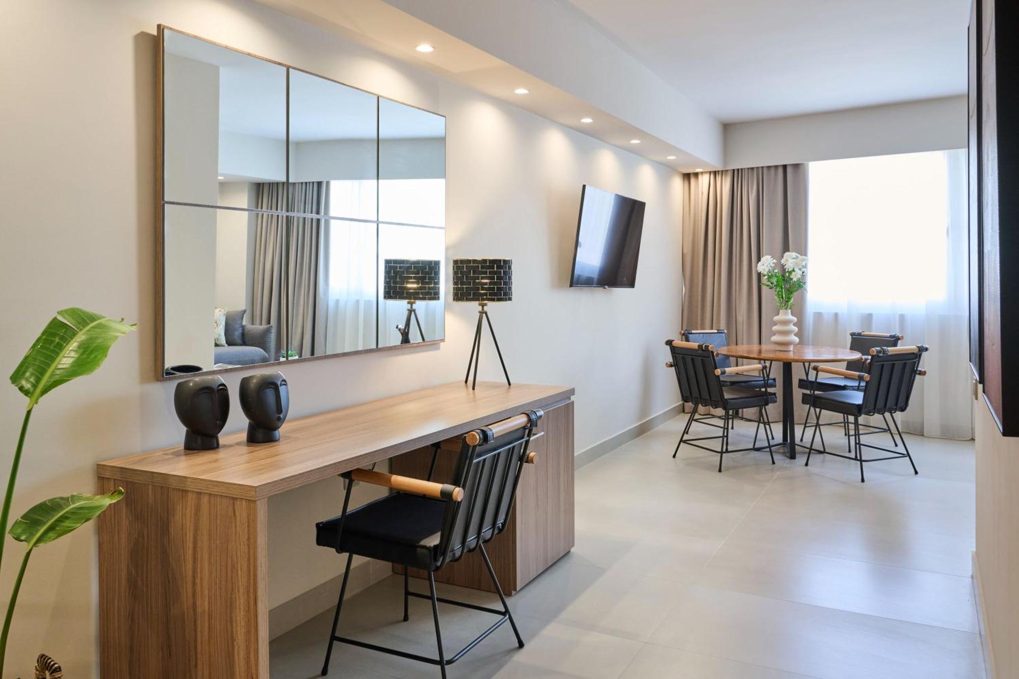 Acropolis Muses - Downtown Luxury Apartments Athena Bagian luar foto